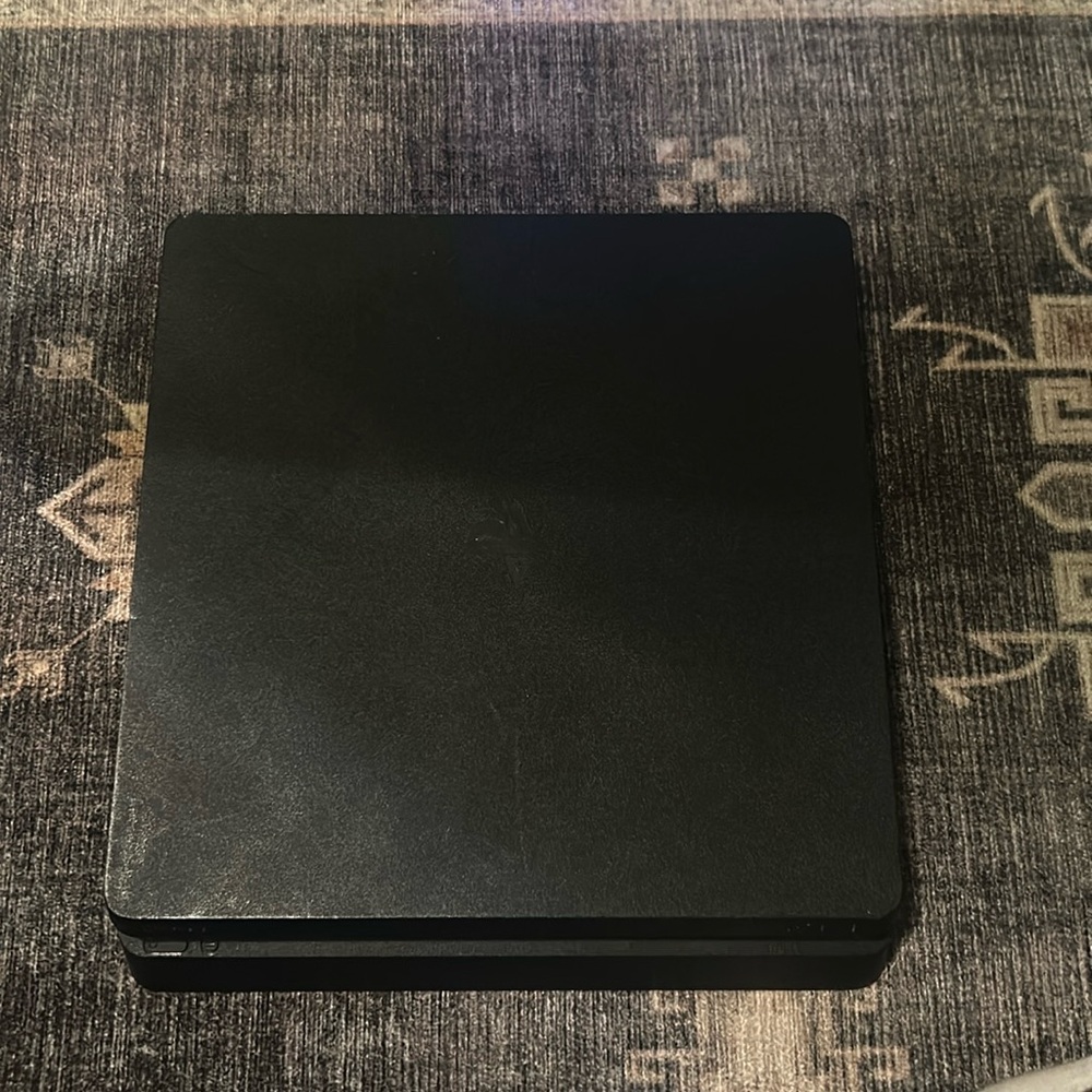 PS4 slim bought in 2021 works great just bought myself a PS five need to sell.